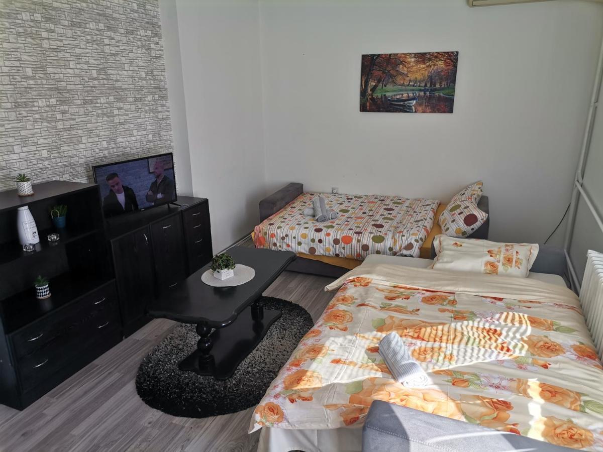 Calla - Modern & Cozy Main Square Apartment In The City Shopping Center - Parking Slot With Parking Security 斯科普里 外观 照片